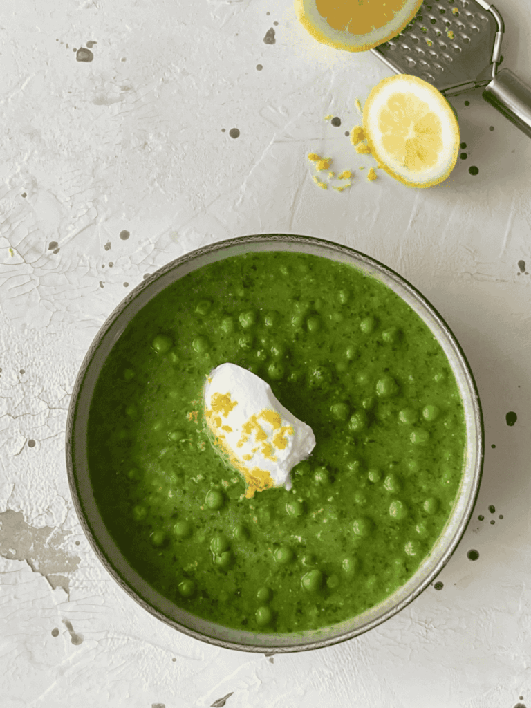 citromos tejfölös gazdagítása a zöldborsó krémlevesnek